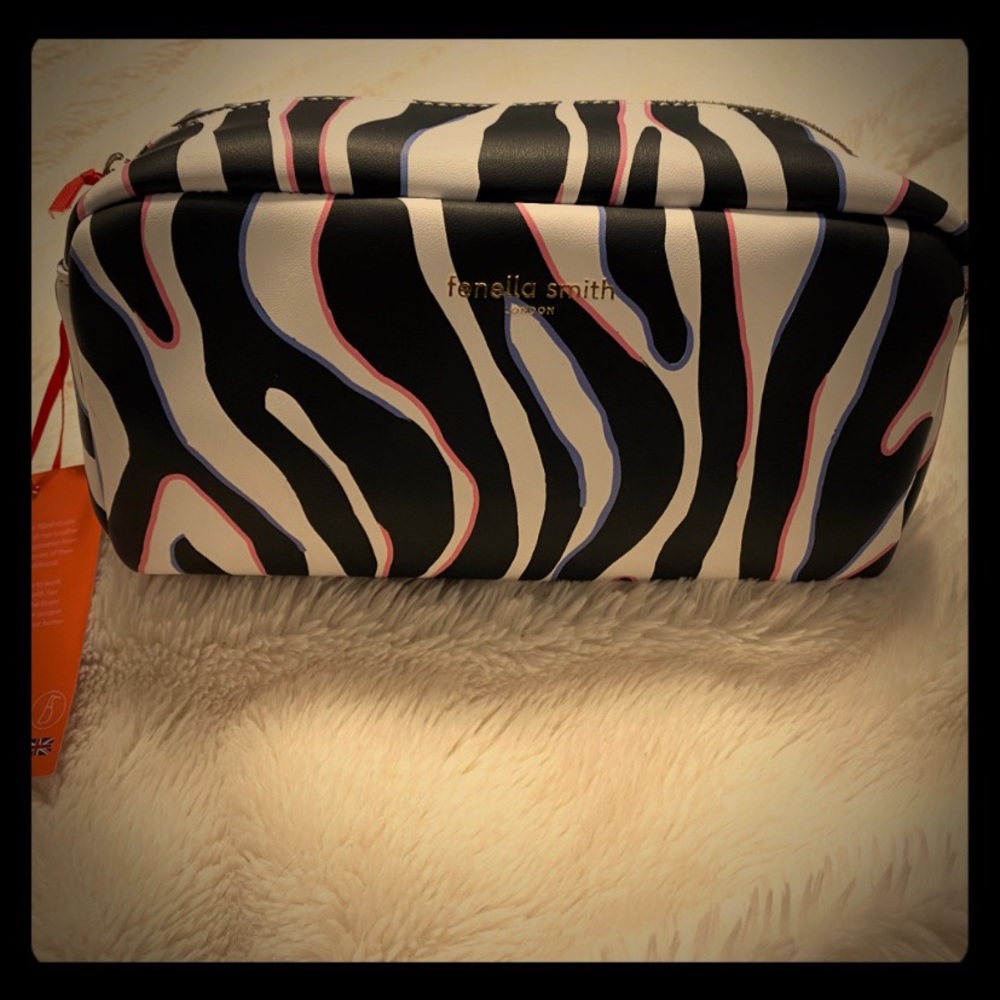 *COLORFUL ZEBRA PRINT MAKEUP BAG*